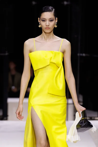 Look 16